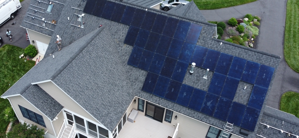 The-Pros-and-Cons-of-Installing-Solar-Panels-on-Older-Homes